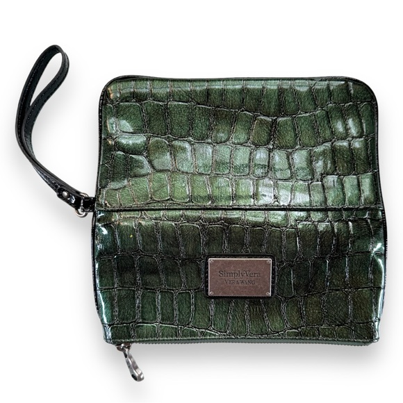 Simply Vera Wang Crocodile Green Wristlet foldover purse EUC faux croc - Picture 3 of 12